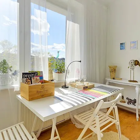 Kamienica Hotelowe Komfortowe Lozka, Plaza Orlowo Molo Хостел Гдиня