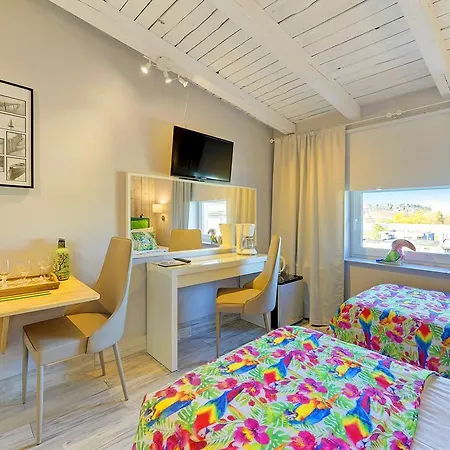 Kamienica Hotelowe Komfortowe Lozka, Plaza Orlowo Molo Хостел Гдиня