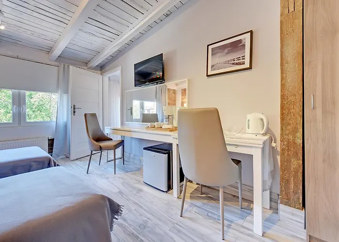 Vandrerhjem Kamienica Hotelowe Komfortowe Lozka, Plaza Orlowo Molo Gdynia